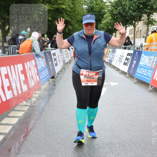 14.06.2026 - REWE Women's Run Strokosch-Dieckow http://msf.ph/oto/9760549 14.06.2026 11:16:10 Ziel 5150 meine-sportfotos.de
