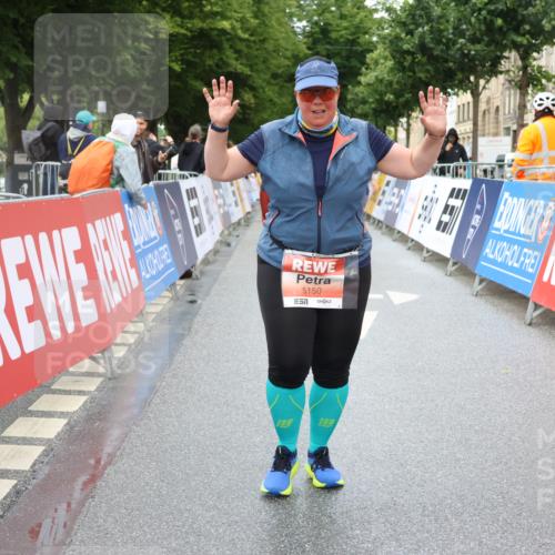 14.06.2026 - REWE Women's Run Strokosch-Dieckow http://msf.ph/oto/9760556 14.06.2026 11:16:10 Ziel 5150 meine-sportfotos.de