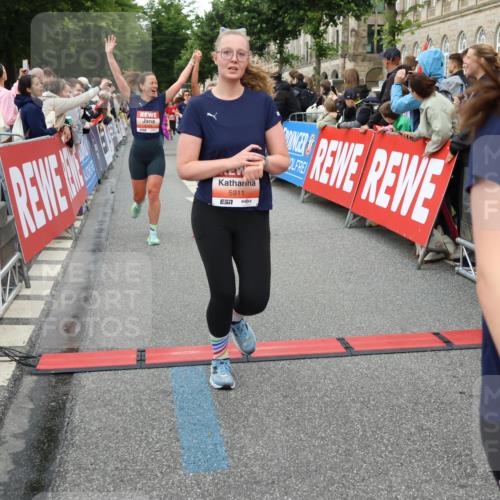14.06.2026 - REWE Women's Run Strokosch-Dieckow http://msf.ph/oto/9760559 14.06.2026 10:58:56 Ziel 5066, 5067, 5144, 5154, 5402, 5553, 5585, 5616, 5741, 5766, 5911, 6036 meine-sportfotos.de