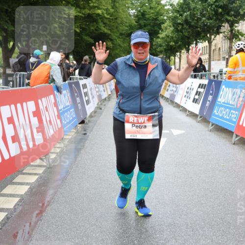 14.06.2026 - REWE Women's Run Strokosch-Dieckow http://msf.ph/oto/9760565 14.06.2026 11:16:09 Ziel 5150 meine-sportfotos.de