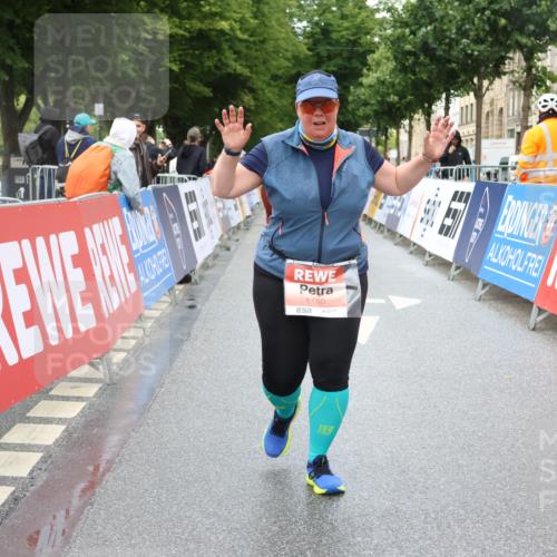 14.06.2026 - REWE Women's Run Strokosch-Dieckow http://msf.ph/oto/9760573 14.06.2026 11:16:09 Ziel 5150 meine-sportfotos.de