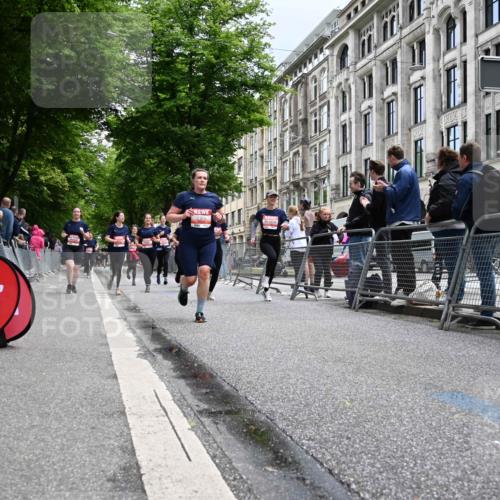 14.06.2026 - REWE Women's Run J. Mangold http://msf.ph/oto/9760577 14.06.2026 11:04:27 Ziel 5185, 5273, 5298, 5408, 5513, 5545, 5573, 5639, 5725, 5797, 5810, 5819, 5963, 6058 meine-sportfotos.de
