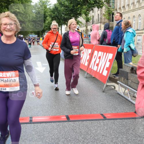 14.06.2026 - REWE Women's Run Strokosch-Dieckow http://msf.ph/oto/9760596 14.06.2026 11:15:52 Ziel 5008, 5010, 5011, 5012, 5013, 5184, 5497, 5768, 5862 meine-sportfotos.de