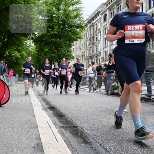 14.06.2026 - REWE Women's Run J. Mangold http://msf.ph/oto/9760597 14.06.2026 11:04:29 Ziel 5185, 5273, 5298, 5408, 5452, 5513, 5545, 5573, 5639, 5667, 5668, 5725, 5797, 5810, 5811, 5819, 5963, 6058 meine-sportfotos.de