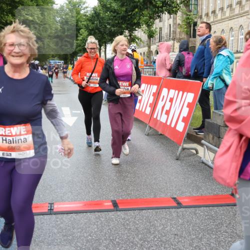 14.06.2026 - REWE Women's Run Strokosch-Dieckow http://msf.ph/oto/9760605 14.06.2026 11:15:52 Ziel 5008, 5010, 5011, 5012, 5013, 5184, 5497, 5768, 5862 meine-sportfotos.de