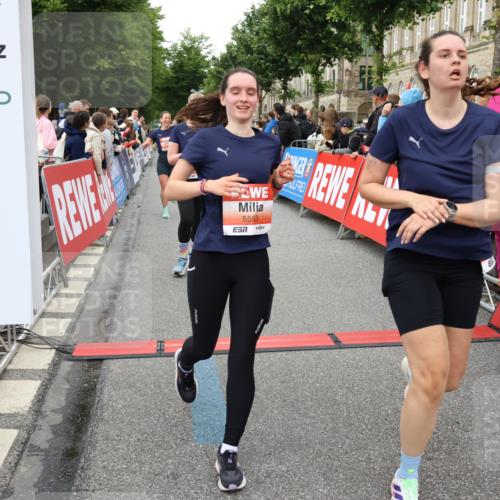 14.06.2026 - REWE Women's Run Strokosch-Dieckow http://msf.ph/oto/9760625 14.06.2026 10:58:55 Ziel 5066, 5067, 5144, 5402, 5553, 5585, 5616, 5713, 5741, 5766, 5911, 6036 meine-sportfotos.de
