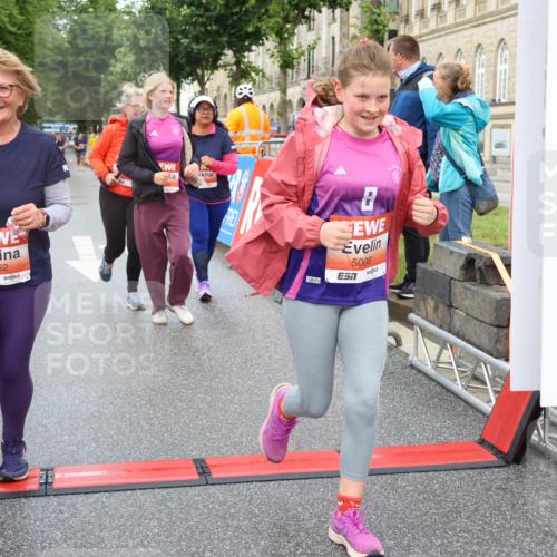 14.06.2026 - REWE Women's Run Strokosch-Dieckow http://msf.ph/oto/9760632 14.06.2026 11:15:51 Ziel 5008, 5010, 5011, 5012, 5013, 5184, 5497, 5768, 5862 meine-sportfotos.de