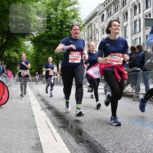 14.06.2026 - REWE Women's Run J. Mangold http://msf.ph/oto/9760640 14.06.2026 11:04:33 Ziel 5185, 5298, 5446, 5452, 5545, 5573, 5615, 5639, 5667, 5668, 5725, 5797, 5810, 5811, 5819, 5963 meine-sportfotos.de