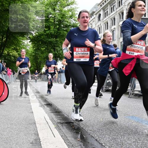 14.06.2026 - REWE Women's Run J. Mangold http://msf.ph/oto/9760642 14.06.2026 11:04:33 Ziel 5185, 5298, 5446, 5452, 5545, 5573, 5615, 5639, 5667, 5668, 5725, 5797, 5810, 5811, 5819, 5963 meine-sportfotos.de