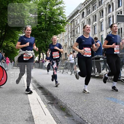 14.06.2026 - REWE Women's Run J. Mangold http://msf.ph/oto/9760649 14.06.2026 11:04:34 Ziel 5020, 5185, 5298, 5446, 5452, 5545, 5573, 5615, 5639, 5667, 5668, 5725, 5797, 5810, 5811, 5819, 5963 meine-sportfotos.de
