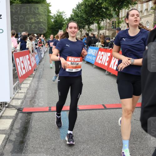 14.06.2026 - REWE Women's Run Strokosch-Dieckow http://msf.ph/oto/9760650 14.06.2026 10:58:55 Ziel 5066, 5067, 5144, 5402, 5553, 5585, 5616, 5713, 5741, 5766, 5911, 6036 meine-sportfotos.de