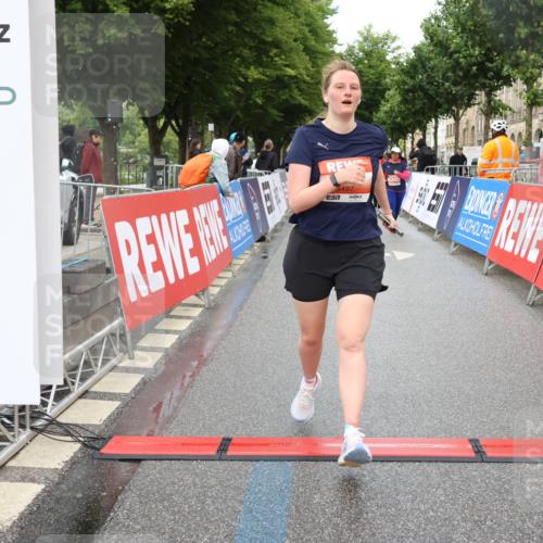 14.06.2026 - REWE Women's Run Strokosch-Dieckow http://msf.ph/oto/9760691 14.06.2026 11:15:46 Ziel 5497 meine-sportfotos.de