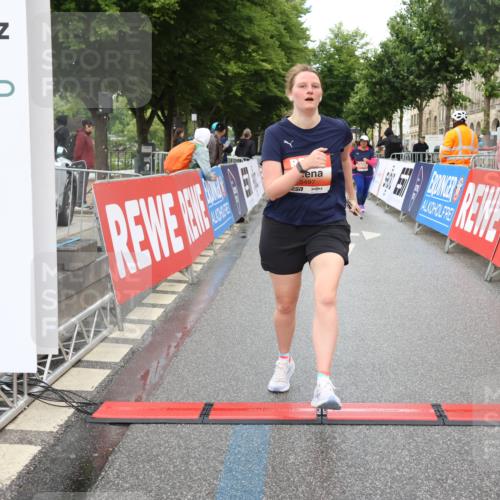14.06.2026 - REWE Women's Run Strokosch-Dieckow http://msf.ph/oto/9760699 14.06.2026 11:15:45 Ziel 5497 meine-sportfotos.de