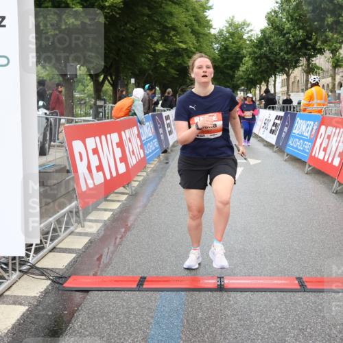 14.06.2026 - REWE Women's Run Strokosch-Dieckow http://msf.ph/oto/9760709 14.06.2026 11:15:45 Ziel 5497 meine-sportfotos.de