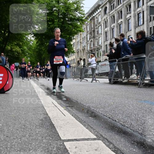 14.06.2026 - REWE Women's Run J. Mangold http://msf.ph/oto/9760714 14.06.2026 11:04:45 Ziel 5199, 5208, 5357, 5420, 5687, 5754, 6038 meine-sportfotos.de