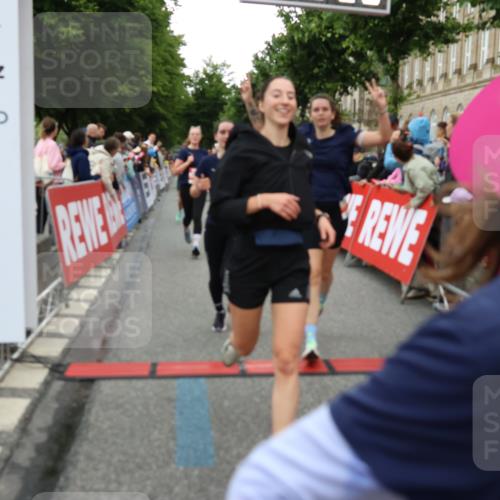14.06.2026 - REWE Women's Run Strokosch-Dieckow http://msf.ph/oto/9760744 14.06.2026 10:58:54 Ziel 5066, 5067, 5144, 5402, 5553, 5585, 5616, 5713, 5766, 5911, 6036 meine-sportfotos.de