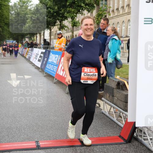 14.06.2026 - REWE Women's Run Strokosch-Dieckow http://msf.ph/oto/9760780 14.06.2026 11:15:36 Ziel 5422, 5870 meine-sportfotos.de