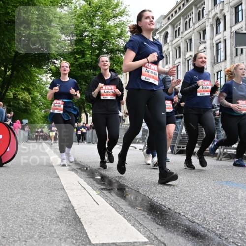 14.06.2026 - REWE Women's Run J. Mangold http://msf.ph/oto/9760790 14.06.2026 11:04:54 Ziel 5230, 5357, 5370, 5389, 5444, 5494, 5531, 5568, 5743, 5744, 5745, 5747, 5754, 6028, 6029 meine-sportfotos.de