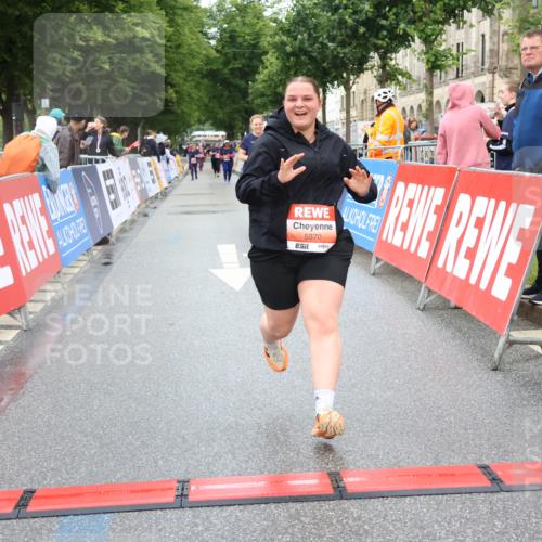 14.06.2026 - REWE Women's Run Strokosch-Dieckow http://msf.ph/oto/9760810 14.06.2026 11:15:30 Ziel 5870 meine-sportfotos.de