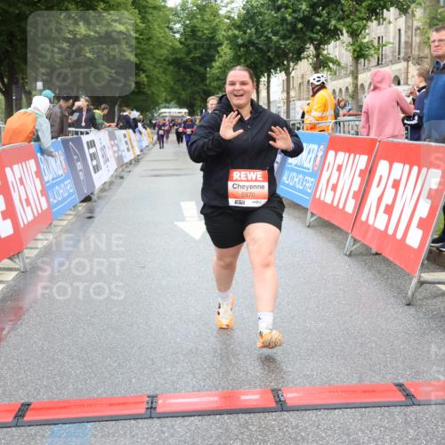 14.06.2026 - REWE Women's Run Strokosch-Dieckow http://msf.ph/oto/9760820 14.06.2026 11:15:30 Ziel 5870 meine-sportfotos.de