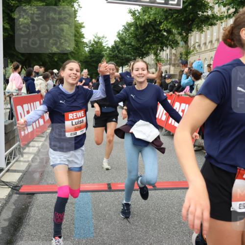 14.06.2026 - REWE Women's Run Strokosch-Dieckow http://msf.ph/oto/9760834 14.06.2026 10:58:54 Ziel 5066, 5067, 5144, 5402, 5553, 5585, 5616, 5713, 5766, 5911, 6036 meine-sportfotos.de