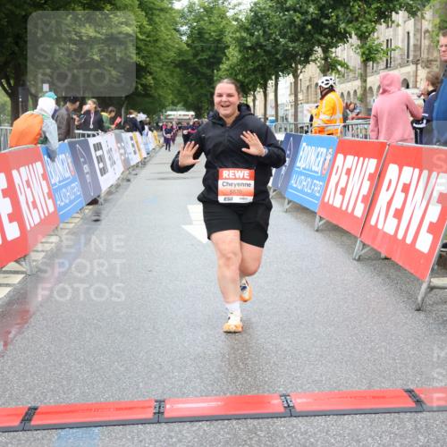 14.06.2026 - REWE Women's Run Strokosch-Dieckow http://msf.ph/oto/9760847 14.06.2026 11:15:30 Ziel 5870 meine-sportfotos.de