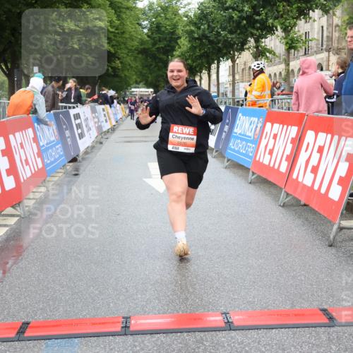 14.06.2026 - REWE Women's Run Strokosch-Dieckow http://msf.ph/oto/9760857 14.06.2026 11:15:30 Ziel 5870 meine-sportfotos.de