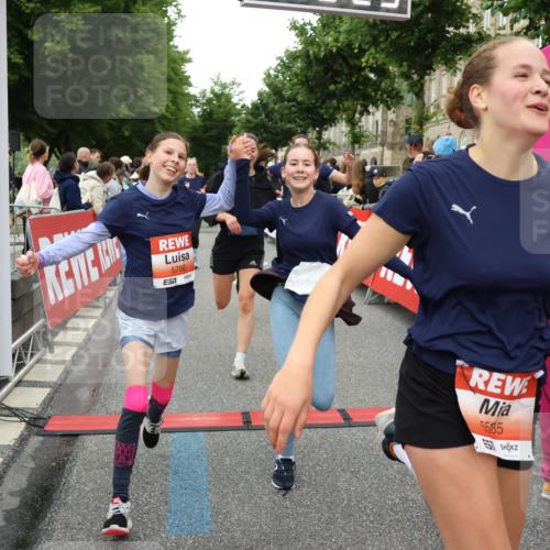 14.06.2026 - REWE Women's Run Strokosch-Dieckow http://msf.ph/oto/9760859 14.06.2026 10:58:54 Ziel 5066, 5067, 5144, 5402, 5553, 5585, 5616, 5713, 5766, 5911, 6036 meine-sportfotos.de