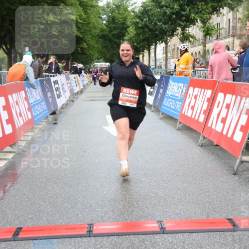 14.06.2026 - REWE Women's Run Strokosch-Dieckow http://msf.ph/oto/9760867 14.06.2026 11:15:30 Ziel 5870 meine-sportfotos.de