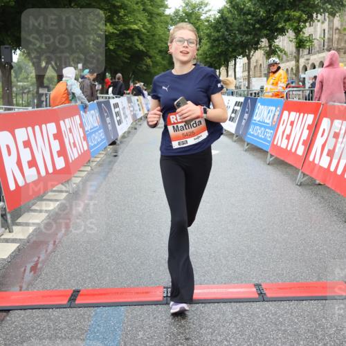 14.06.2026 - REWE Women's Run Strokosch-Dieckow http://msf.ph/oto/9760876 14.06.2026 11:15:17 Ziel 5425 meine-sportfotos.de