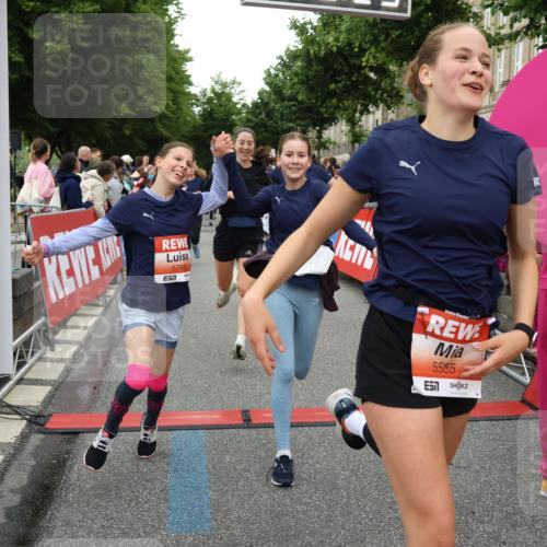 14.06.2026 - REWE Women's Run Strokosch-Dieckow http://msf.ph/oto/9760890 14.06.2026 10:58:53 Ziel 5066, 5067, 5402, 5553, 5585, 5616, 5713, 5766, 5911, 6036 meine-sportfotos.de