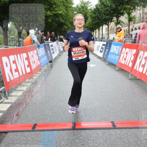 14.06.2026 - REWE Women's Run Strokosch-Dieckow http://msf.ph/oto/9760898 14.06.2026 11:15:17 Ziel 5425 meine-sportfotos.de
