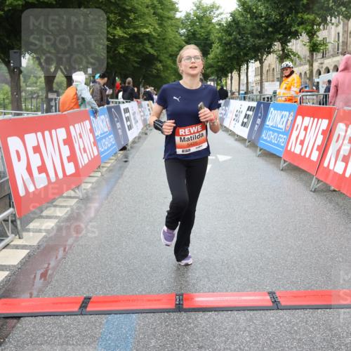14.06.2026 - REWE Women's Run Strokosch-Dieckow http://msf.ph/oto/9760909 14.06.2026 11:15:17 Ziel 5425 meine-sportfotos.de
