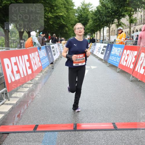 14.06.2026 - REWE Women's Run Strokosch-Dieckow http://msf.ph/oto/9760918 14.06.2026 11:15:17 Ziel 5425 meine-sportfotos.de