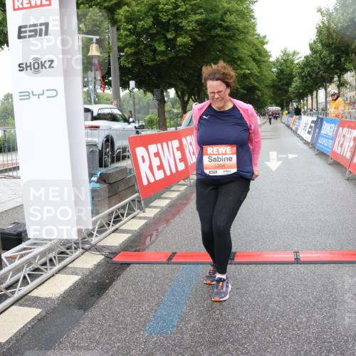 14.06.2026 - REWE Women's Run Strokosch-Dieckow http://msf.ph/oto/9760929 14.06.2026 11:15:04 Ziel 5304 meine-sportfotos.de