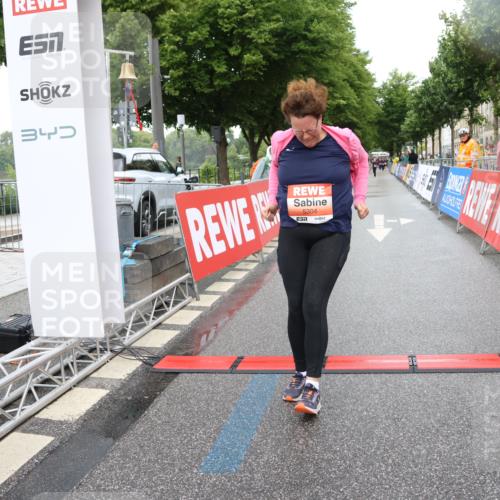 14.06.2026 - REWE Women's Run Strokosch-Dieckow http://msf.ph/oto/9760938 14.06.2026 11:15:04 Ziel 5304 meine-sportfotos.de