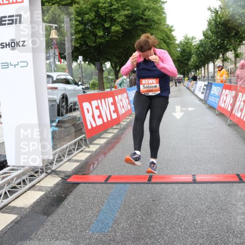 14.06.2026 - REWE Women's Run Strokosch-Dieckow http://msf.ph/oto/9760959 14.06.2026 11:15:04 Ziel 5304 meine-sportfotos.de