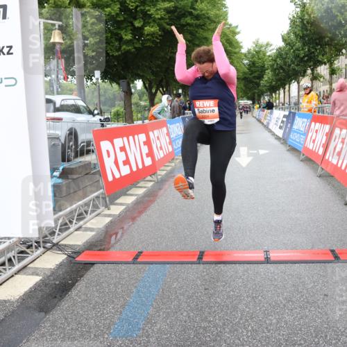 14.06.2026 - REWE Women's Run Strokosch-Dieckow http://msf.ph/oto/9760978 14.06.2026 11:15:04 Ziel 5304 meine-sportfotos.de