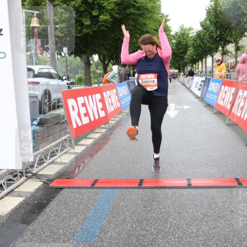 14.06.2026 - REWE Women's Run Strokosch-Dieckow http://msf.ph/oto/9760988 14.06.2026 11:15:04 Ziel 5304 meine-sportfotos.de