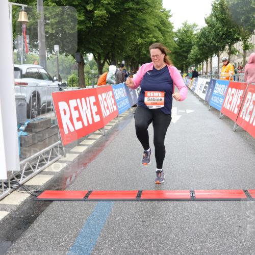 14.06.2026 - REWE Women's Run Strokosch-Dieckow http://msf.ph/oto/9761010 14.06.2026 11:15:04 Ziel 5304 meine-sportfotos.de