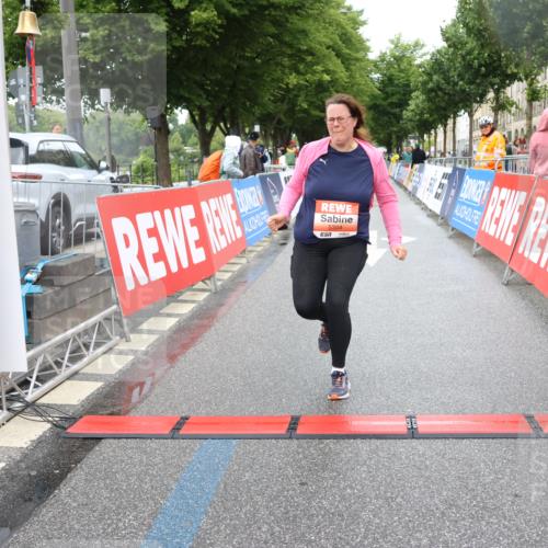 14.06.2026 - REWE Women's Run Strokosch-Dieckow http://msf.ph/oto/9761020 14.06.2026 11:15:04 Ziel 5304 meine-sportfotos.de