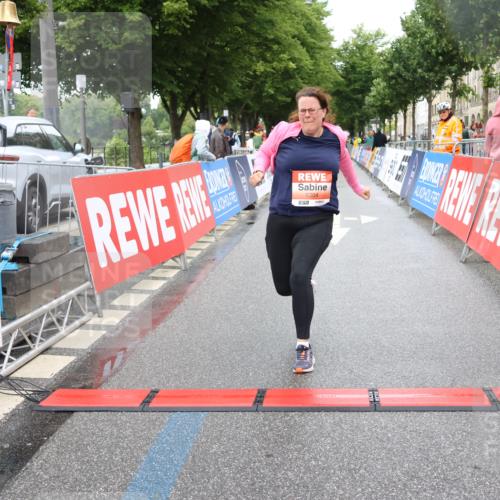 14.06.2026 - REWE Women's Run Strokosch-Dieckow http://msf.ph/oto/9761029 14.06.2026 11:15:04 Ziel 5304 meine-sportfotos.de