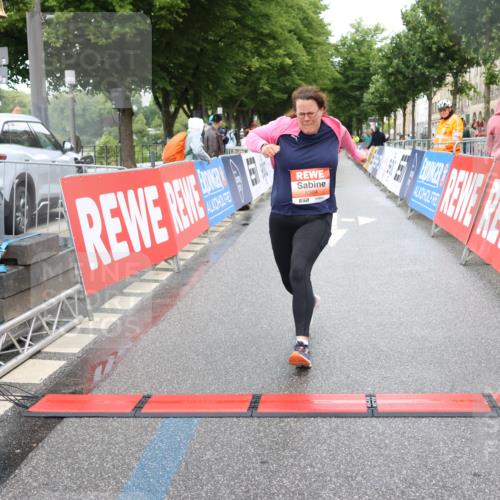 14.06.2026 - REWE Women's Run Strokosch-Dieckow http://msf.ph/oto/9761040 14.06.2026 11:15:04 Ziel 5304 meine-sportfotos.de