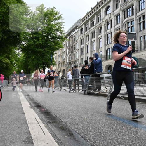 14.06.2026 - REWE Women's Run J. Mangold http://msf.ph/oto/9761043 14.06.2026 11:05:25 Ziel 5169, 5200, 5339, 5354, 5416, 5470, 5620, 5646, 5710, 5772, 5833, 5834, 5887, 5897, 5923 meine-sportfotos.de