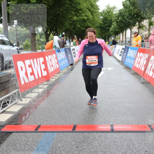 14.06.2026 - REWE Women's Run Strokosch-Dieckow http://msf.ph/oto/9761059 14.06.2026 11:15:03 Ziel 5304 meine-sportfotos.de