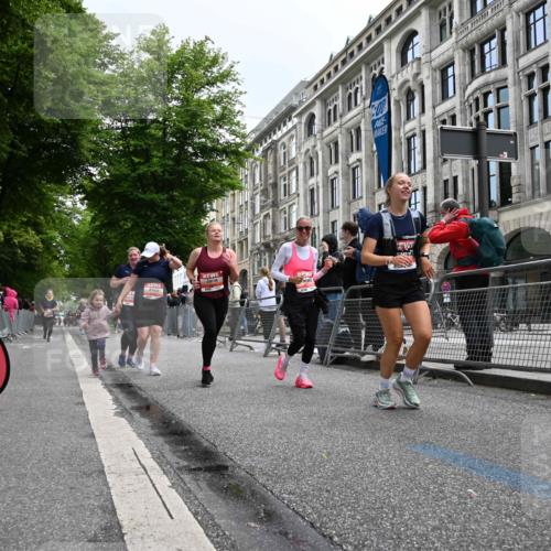 14.06.2026 - REWE Women's Run J. Mangold http://msf.ph/oto/9761062 14.06.2026 11:05:28 Ziel 5072, 5200, 5339, 5354, 5517, 5710, 5887, 5923, 5962 meine-sportfotos.de