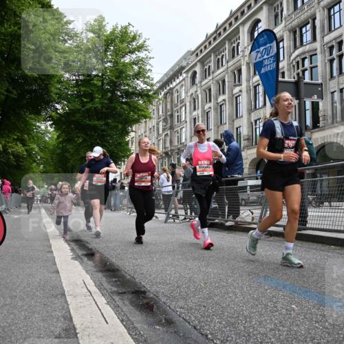 14.06.2026 - REWE Women's Run J. Mangold http://msf.ph/oto/9761064 14.06.2026 11:05:28 Ziel 5072, 5200, 5339, 5354, 5517, 5710, 5887, 5923, 5962 meine-sportfotos.de