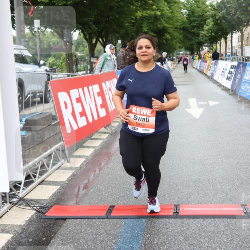 14.06.2026 - REWE Women's Run Strokosch-Dieckow http://msf.ph/oto/9761068 14.06.2026 11:14:52 Ziel 5431, 5972 meine-sportfotos.de