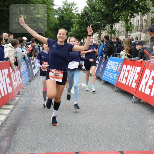 14.06.2026 - REWE Women's Run Strokosch-Dieckow http://msf.ph/oto/9761071 14.06.2026 10:58:52 Ziel 5402, 5553, 5585, 5616, 5713, 5766, 5911, 6036 meine-sportfotos.de