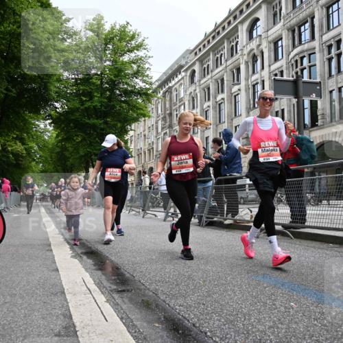 14.06.2026 - REWE Women's Run J. Mangold http://msf.ph/oto/9761072 14.06.2026 11:05:29 Ziel 5072, 5200, 5221, 5339, 5354, 5517, 5710, 5881, 5887, 5923, 5962 meine-sportfotos.de